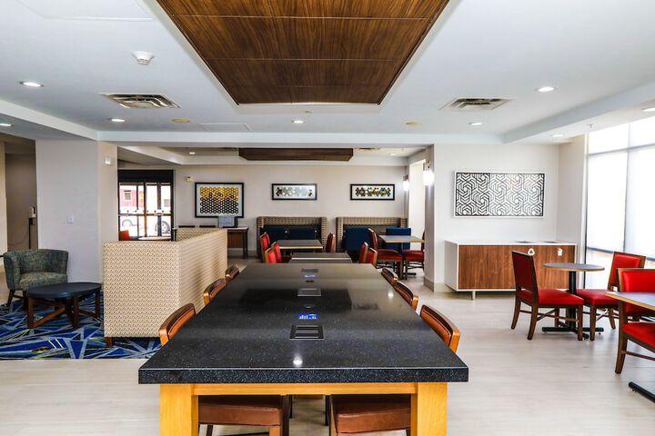 Holiday Inn Express : Hillsboro I-35 by IHG