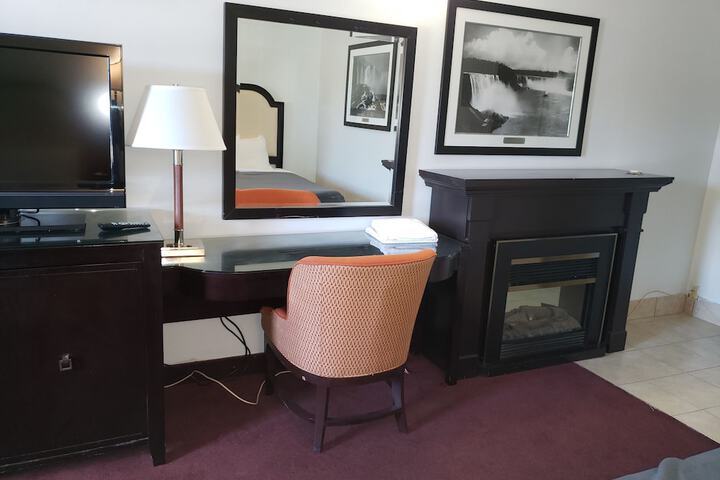 Room 13 of 28