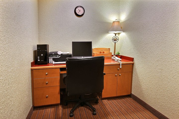 Business Center 52 of 52