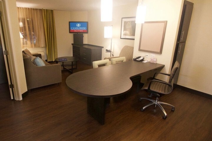 Room 9 of 38