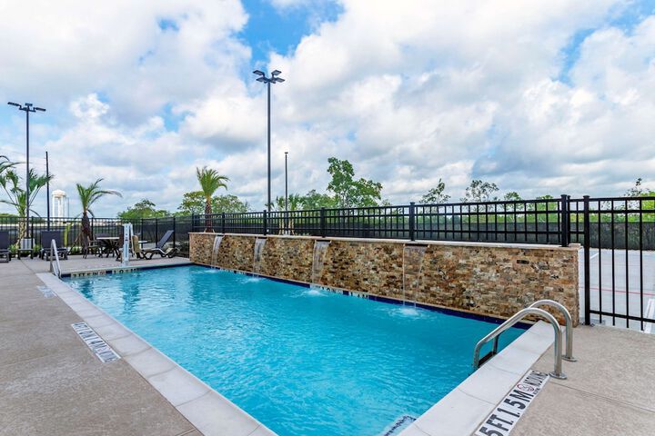 Pool 4 of 28