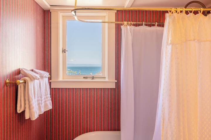 Room 53 of 111