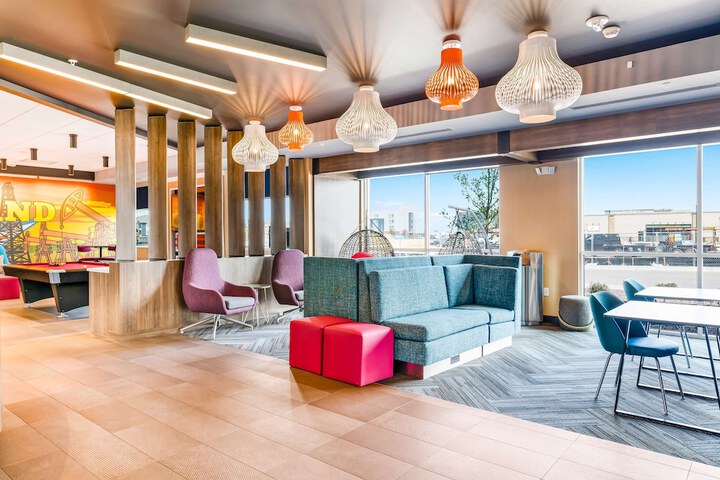 Tru by Hilton Midland