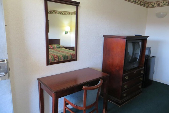 Room 15 of 40