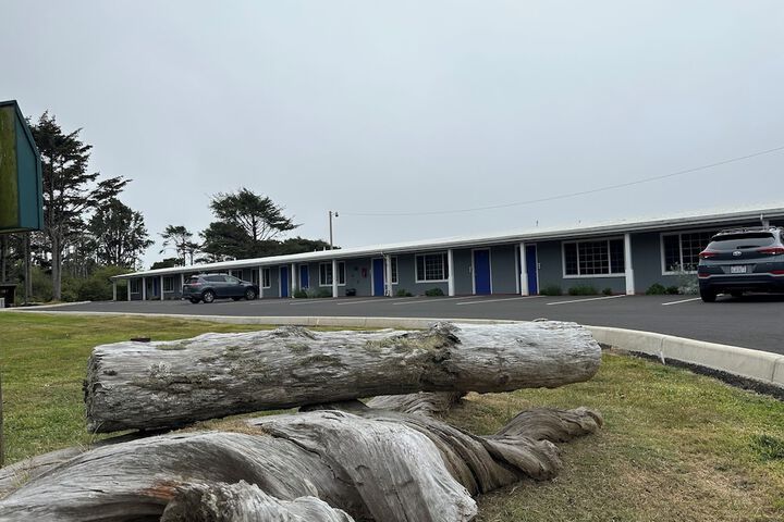 Tillicum Beach Motel (Deanes Oceanfront Lodge)