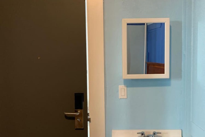 Room 25 of 43