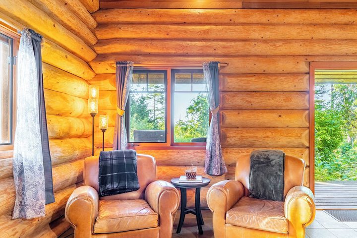 Penn Cove Overlook by Avantstay Cabin w / Views
