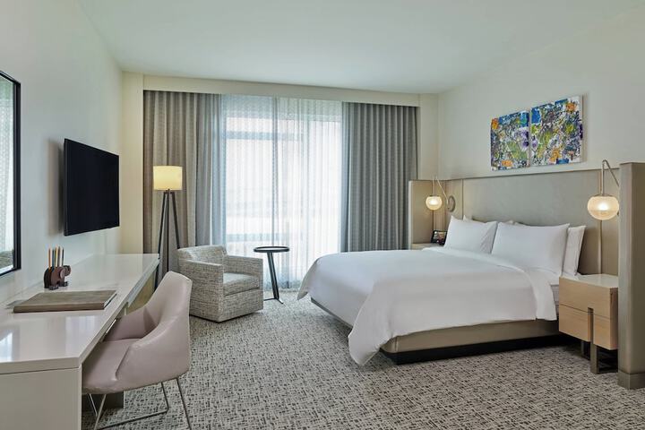 Art Ovation Hotel Autograph Collection
