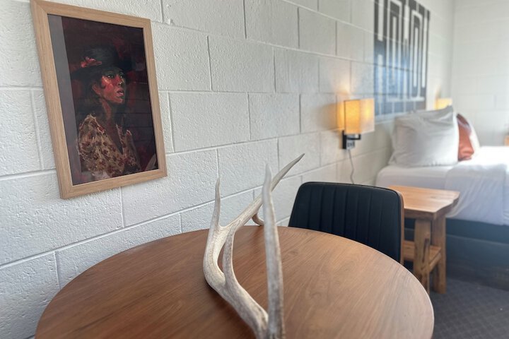 Elk Antler Inn