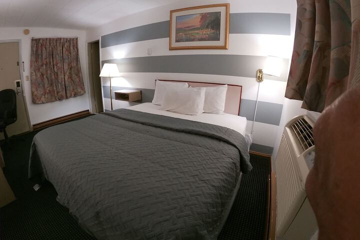 Room 7 of 13