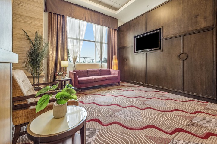 Hotel 4 of 200