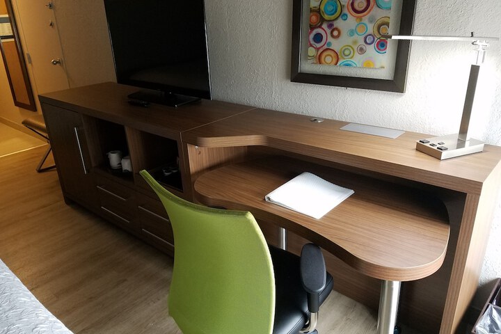 Room 12 of 18
