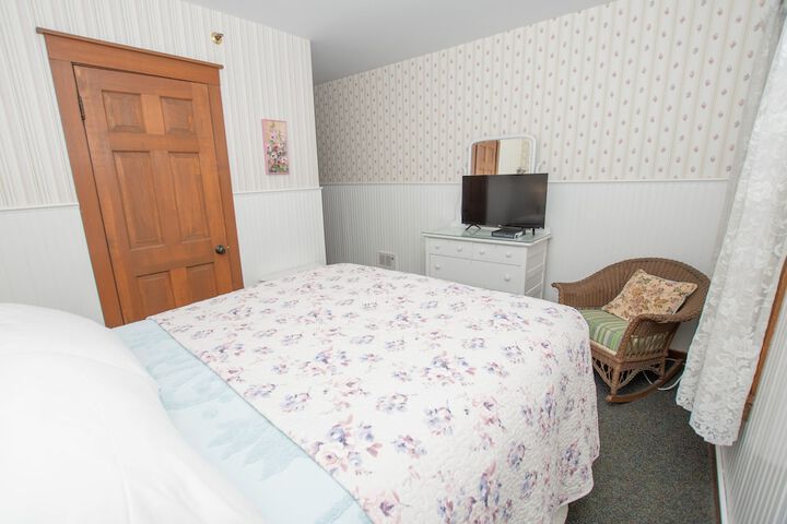Room 83 of 162