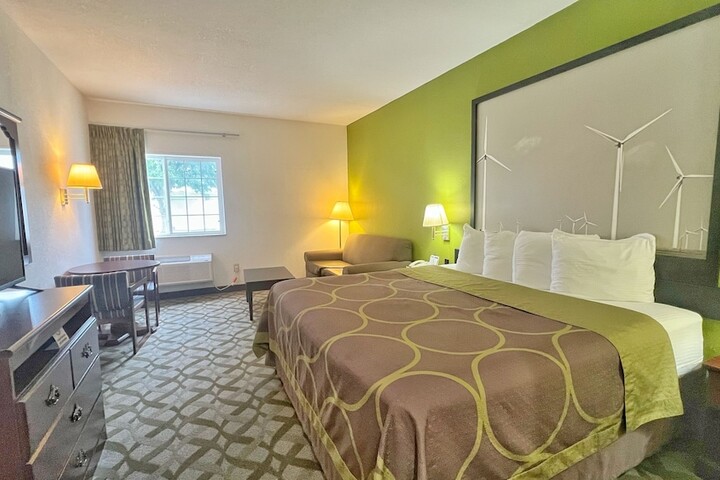 Room 17 of 38