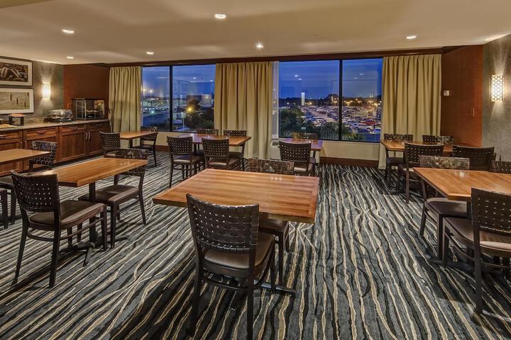 Hilton Knoxville Airport