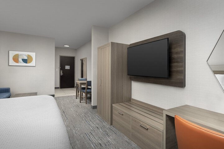 Room 14 of 37