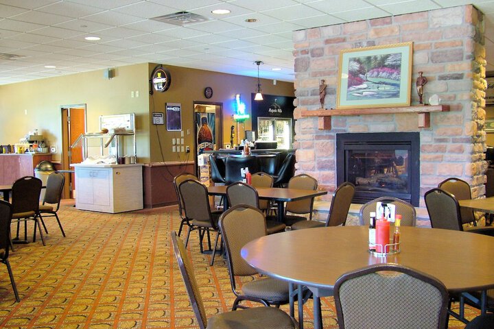 Lounge 107 of 118