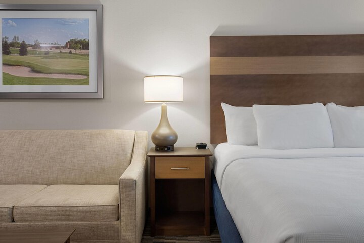 Little Crow Hotel & Conference Trademark by Wyndham