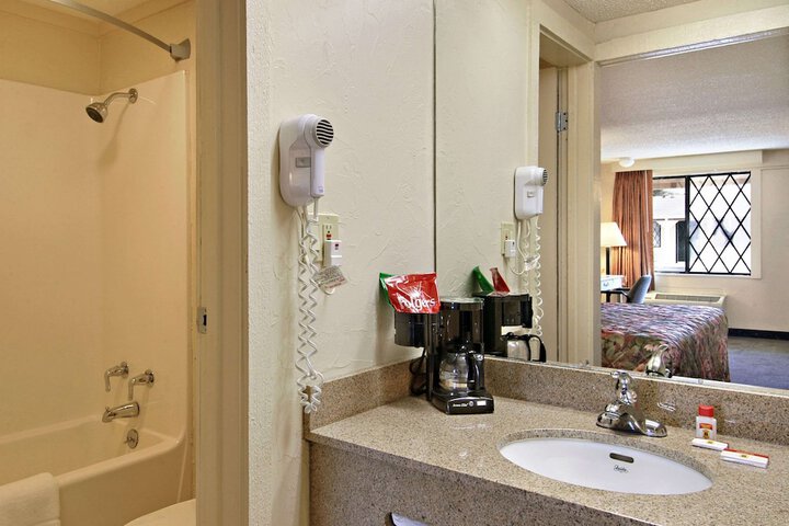 Room 15 of 35