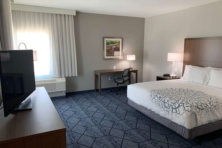 La Quinta Inn & Suites by Wyndham Round Rock near Kalahari
