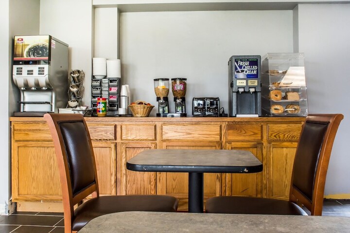 Breakfast/Coffee Service 26 of 26