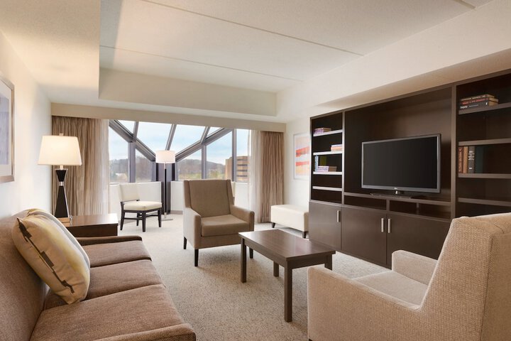 Embassy Suites by Hilton Milwaukee Brookfield