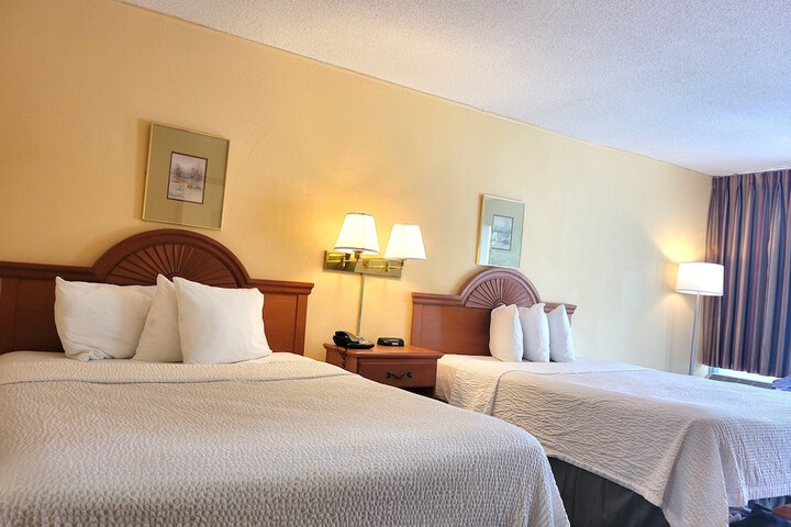 Days Inn by Wyndham Alexandria South