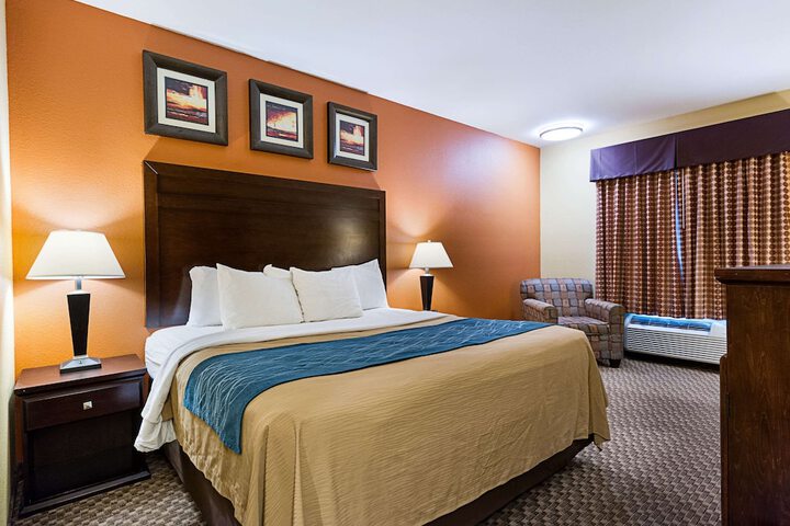 Room 32 of 46