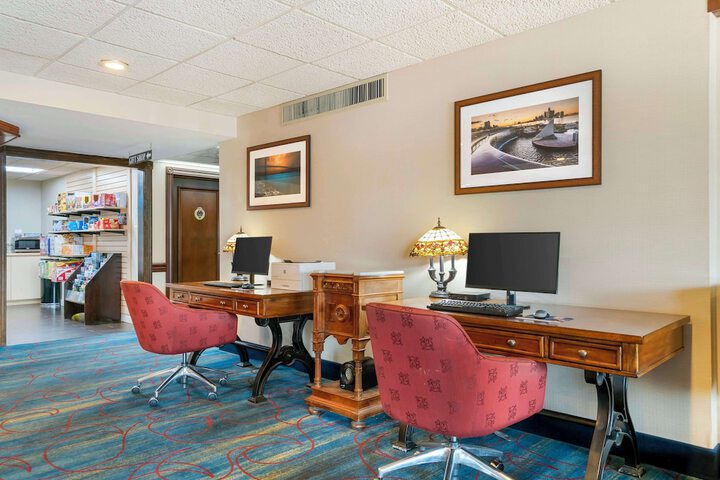 Business Center 76 of 76
