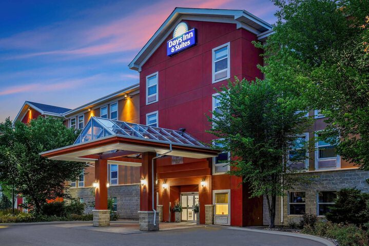 Days Inn & Suites by Wyndham Sherwood Park Edmonton