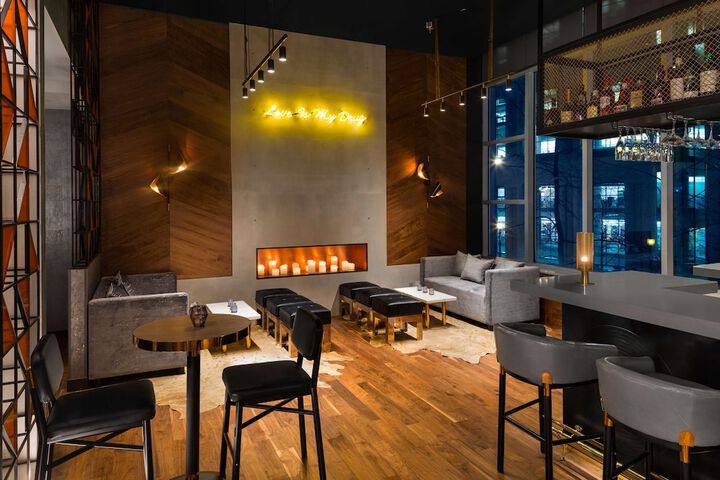 Lounge 47 of 52