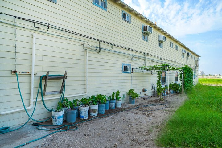 Hotel Exterior 96 of 96