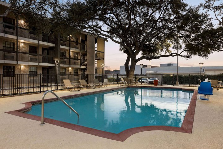Pool 7 of 32