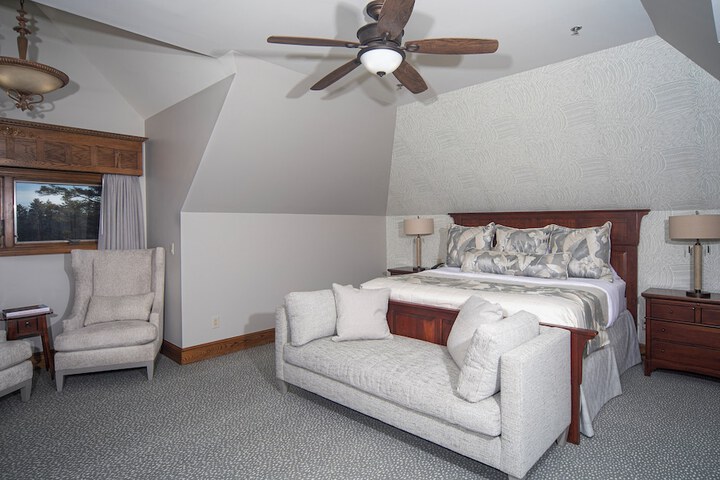 Room 35 of 123
