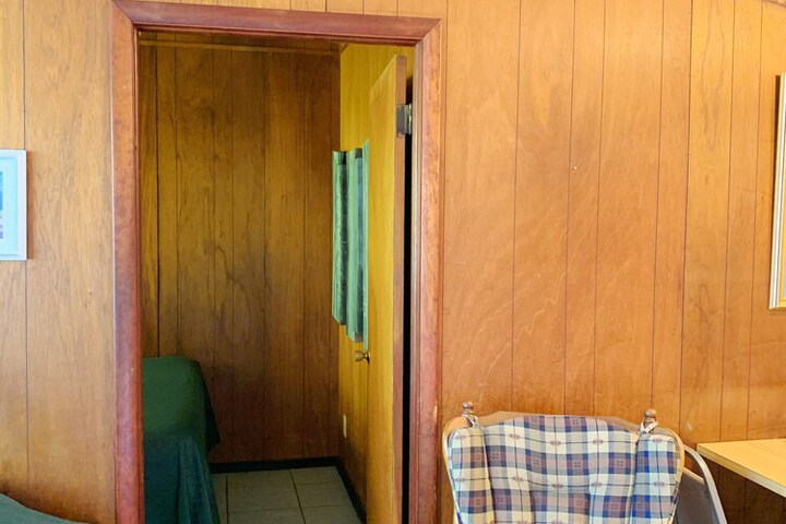 Room 9 of 20