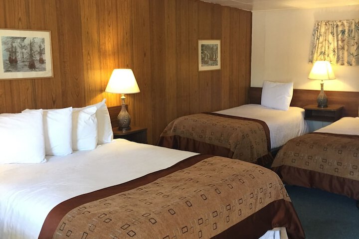 Room 10 of 16