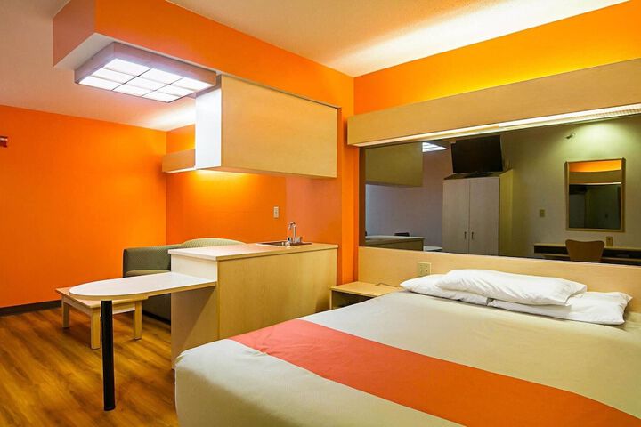 Motel 6 Sycamore IL