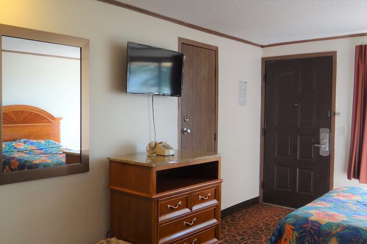 Room 8 of 25