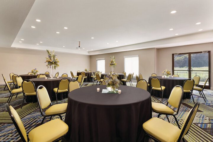 Holiday Inn Express Hotel & Suites Lavonia by IHG
