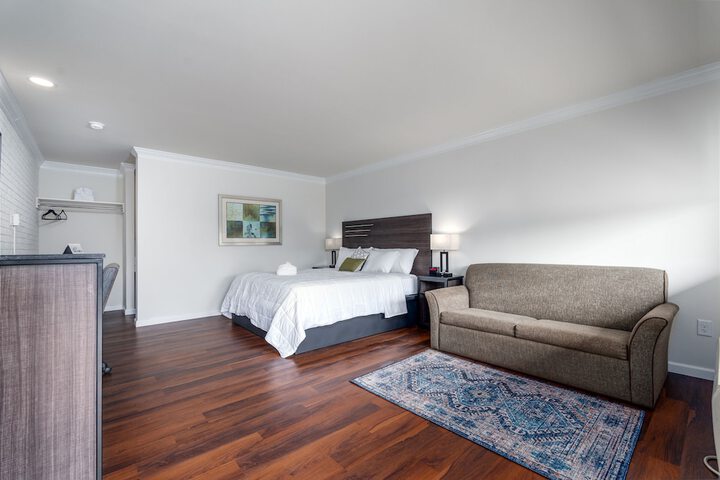 Room 11 of 25