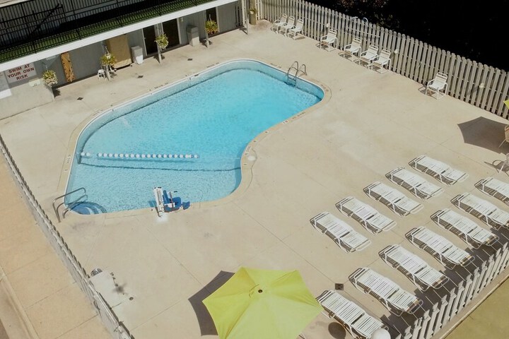 Super 8 by Wyndham Stevensville / St. Joseph