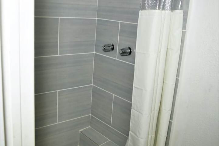 Room 4 of 32
