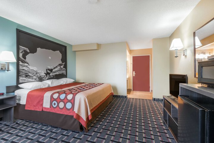 Room 18 of 27