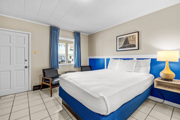 Dolphin Oceanfront Motel