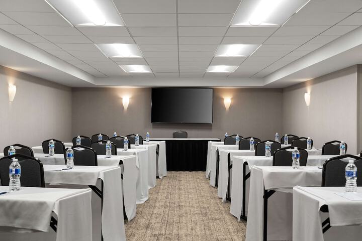 DoubleTree by Hilton Pittsburgh Airport