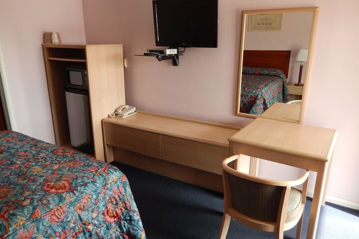 Room 17 of 24