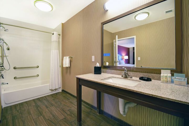 Hampton Inn & Suites Milwaukee / Franklin