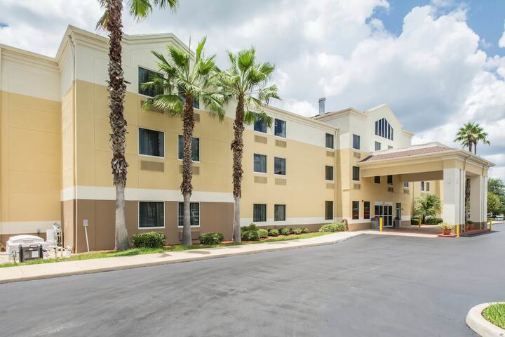 Hotel 2 of 53