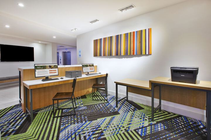 Business Center 40 of 40