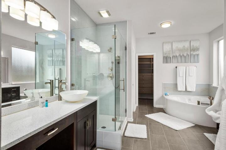 Upscale 4BR Cypress Home w Pool Hot Tub, Theater, Sleeps 20